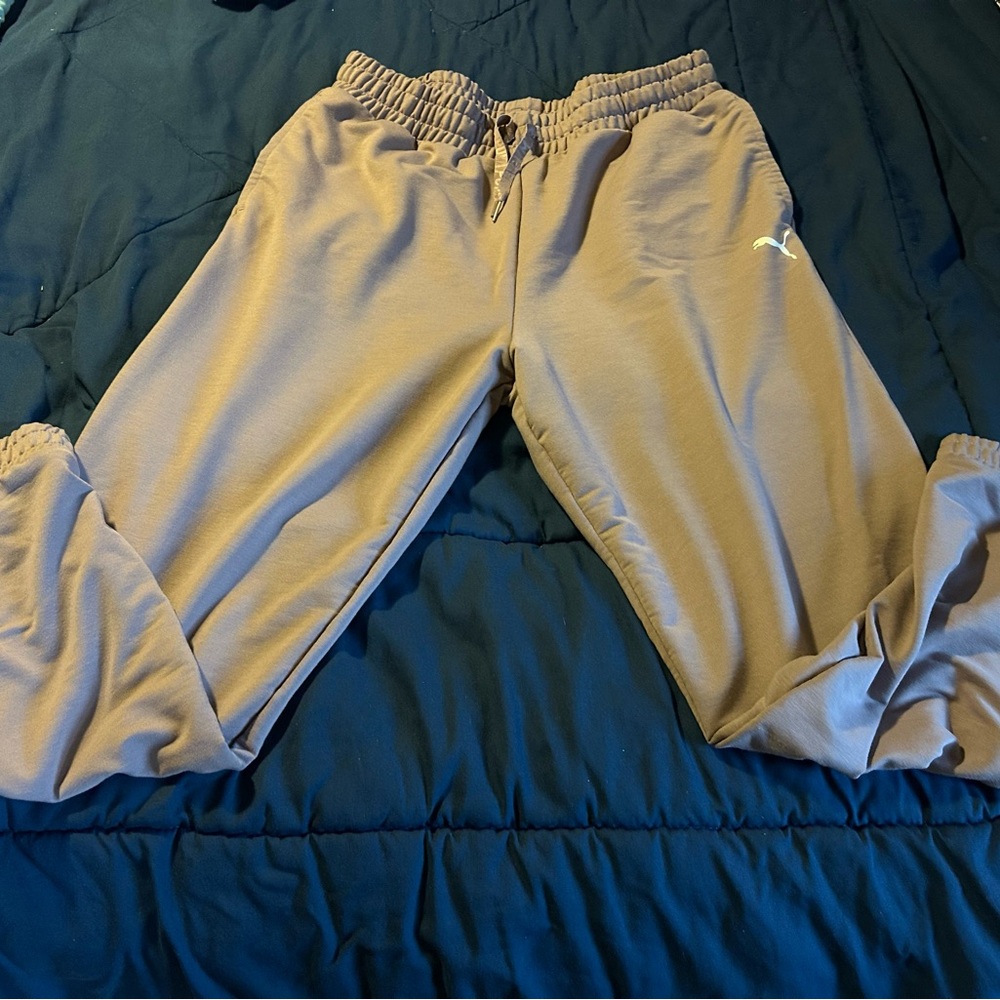 PUMA Premium Essentials Relaxed Graphic Sweatpants